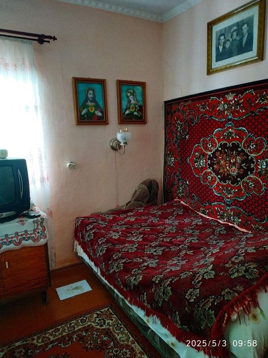 Продається будинок в с. Хотимир Тлумацького р-ну
із земельною ділянкою