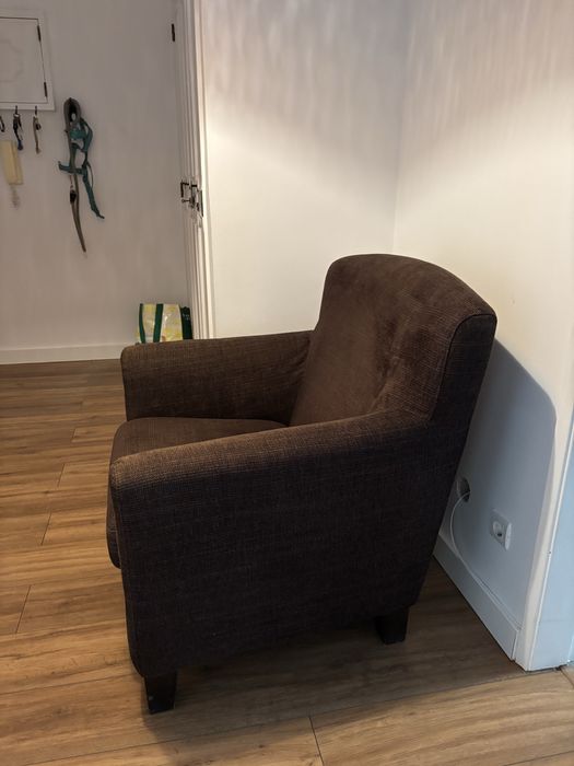 Poltrona castanha ikea