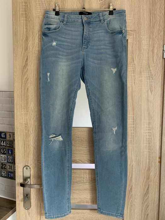 Niebieskie jeansy Reserved