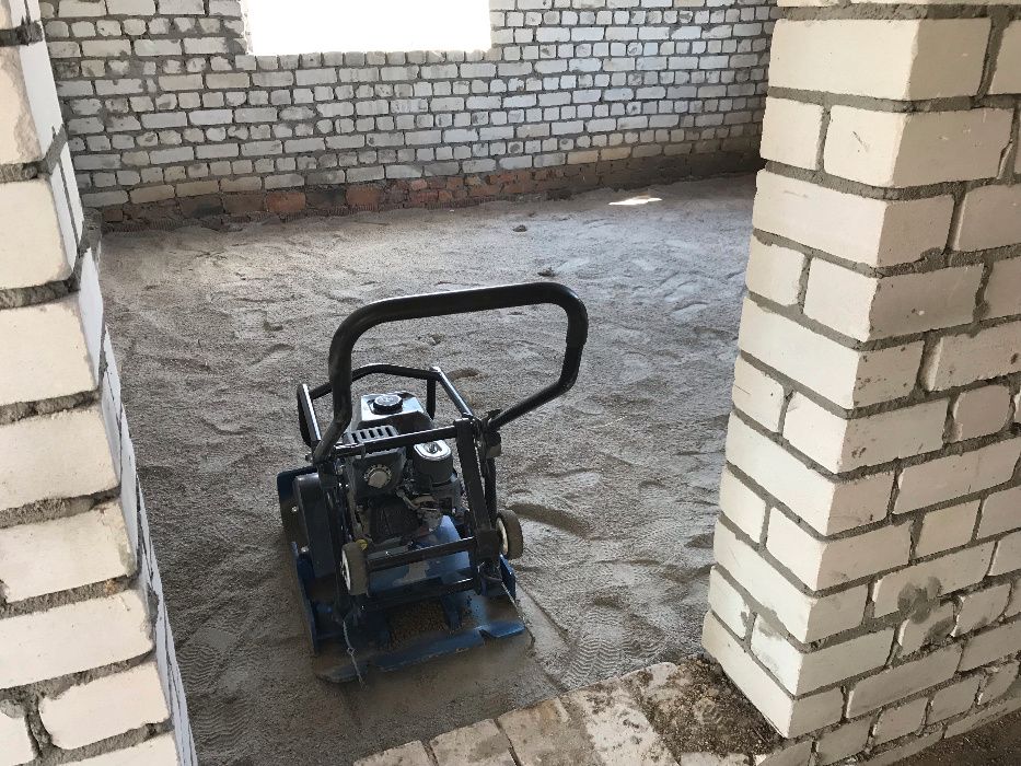 Бетонные полы, заливка бетонной стяжки в частном доме, складе, ангаре