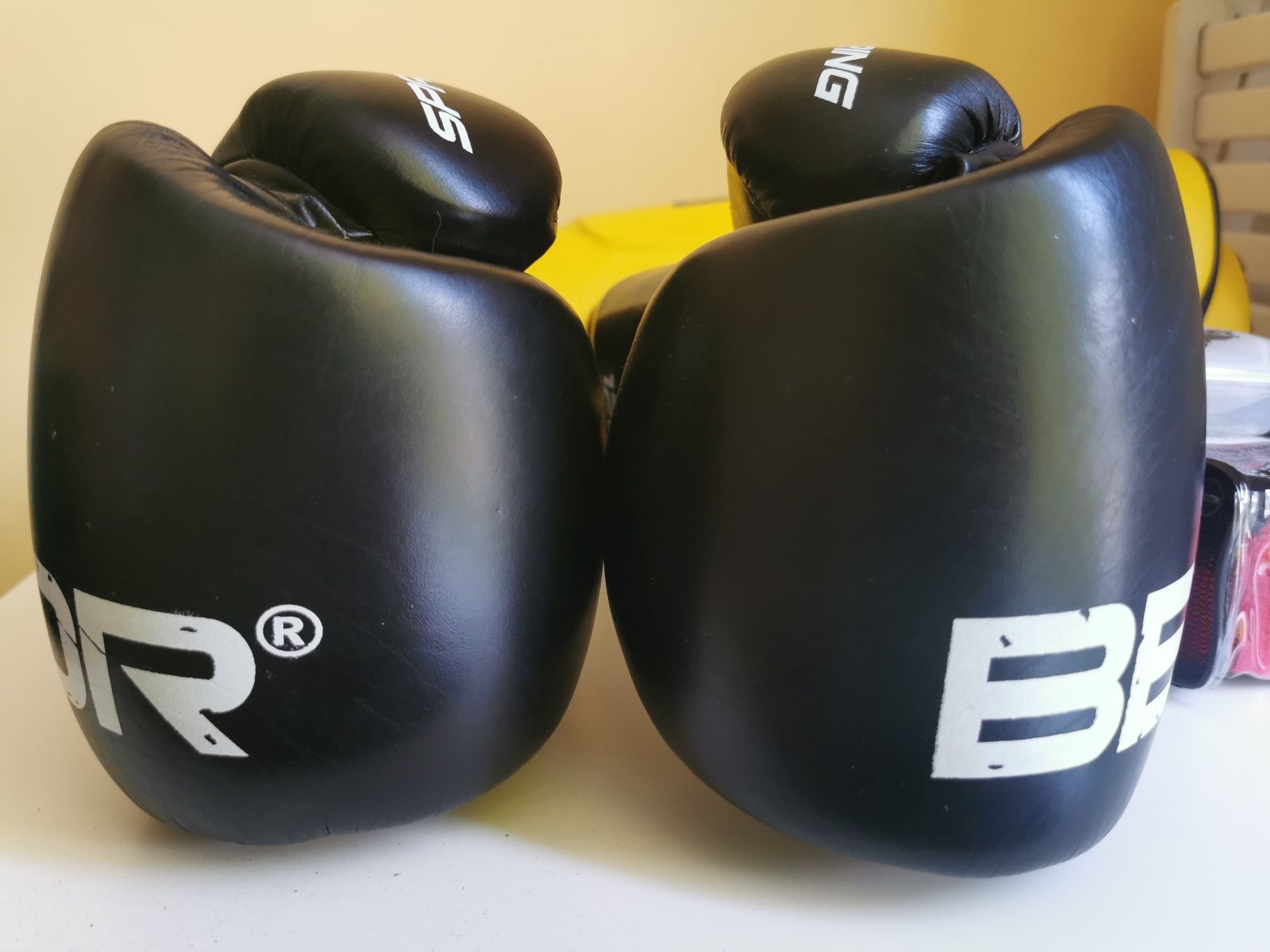 Rękawice 12 Oz (boks kickboxing)i ochraniacze (L) BELTOR