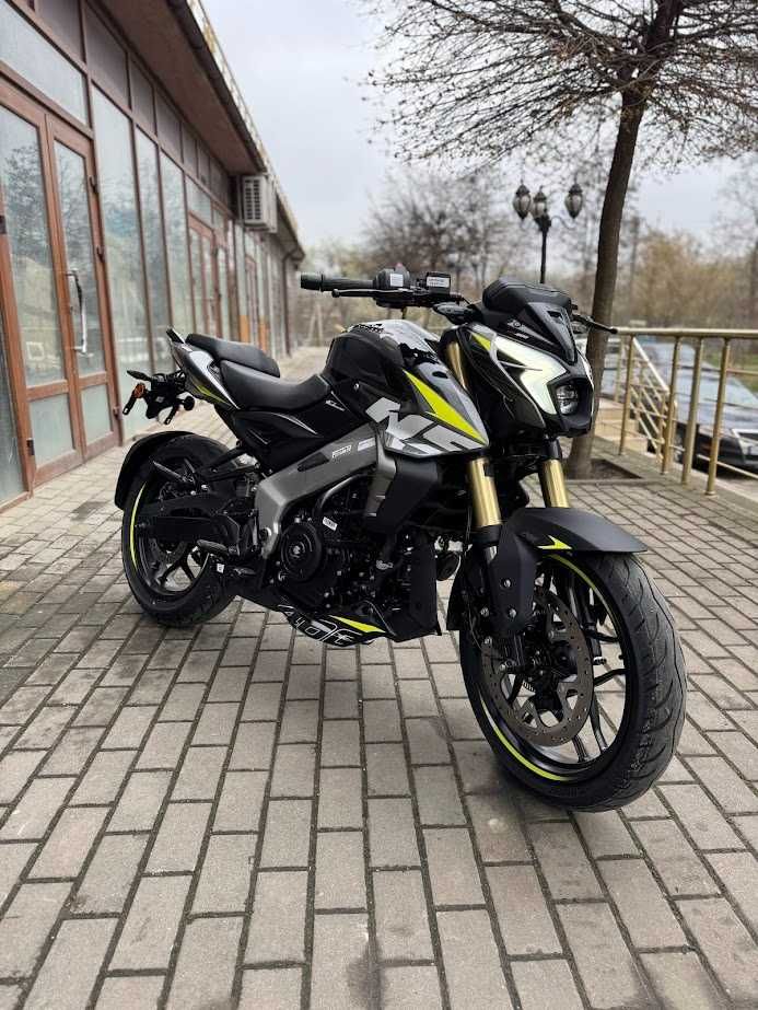 Мотоцикл Bajaj Pulsar NS400