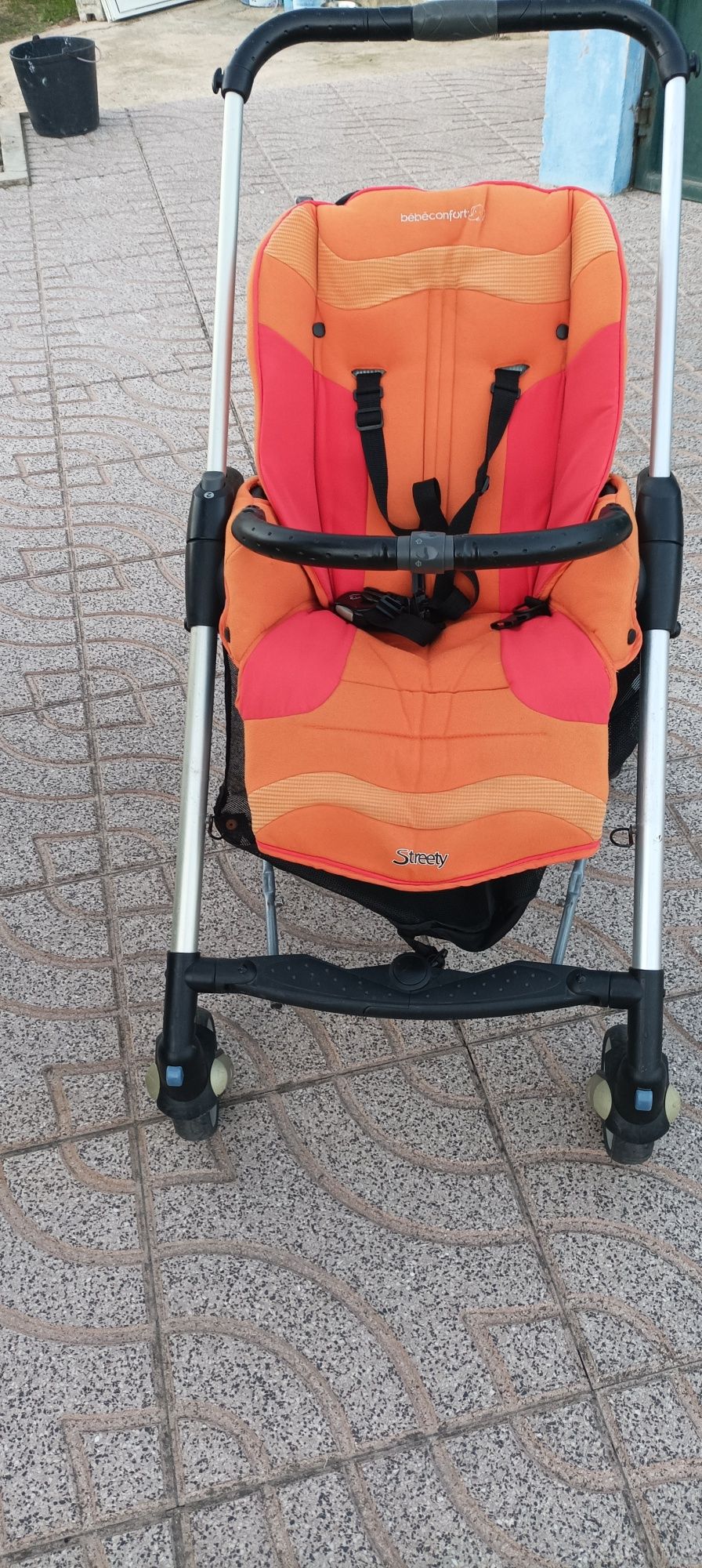 Conjunto cadeira auto + carrinho bebe + Alcofa como novo