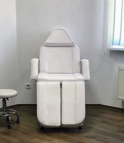 Косметологічна кушетка крісло біла з лотками для педикюру Польша