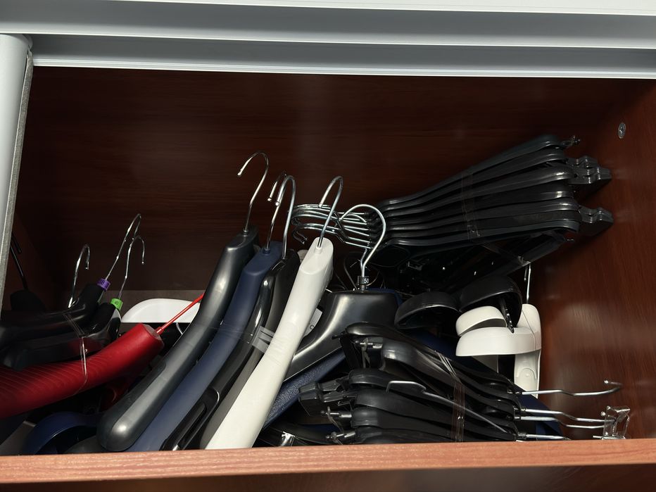 Продам якісні брендові вішаки, вешалки, плечики, вішалки