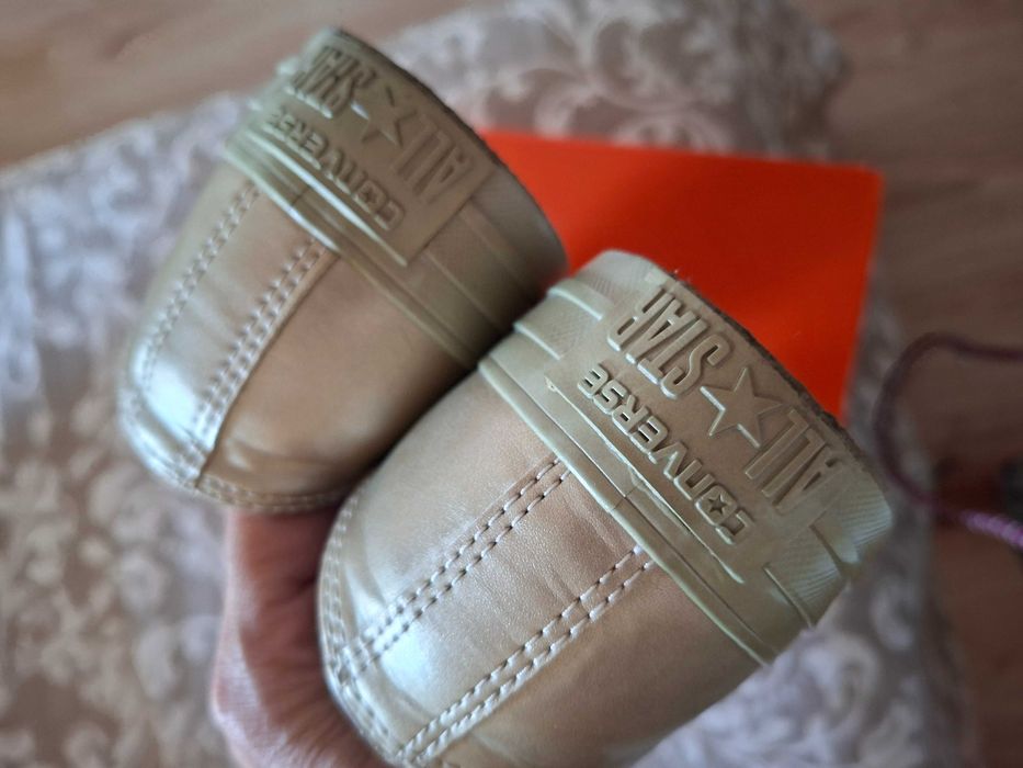 Vendo tenis All Star Converse originais douradas