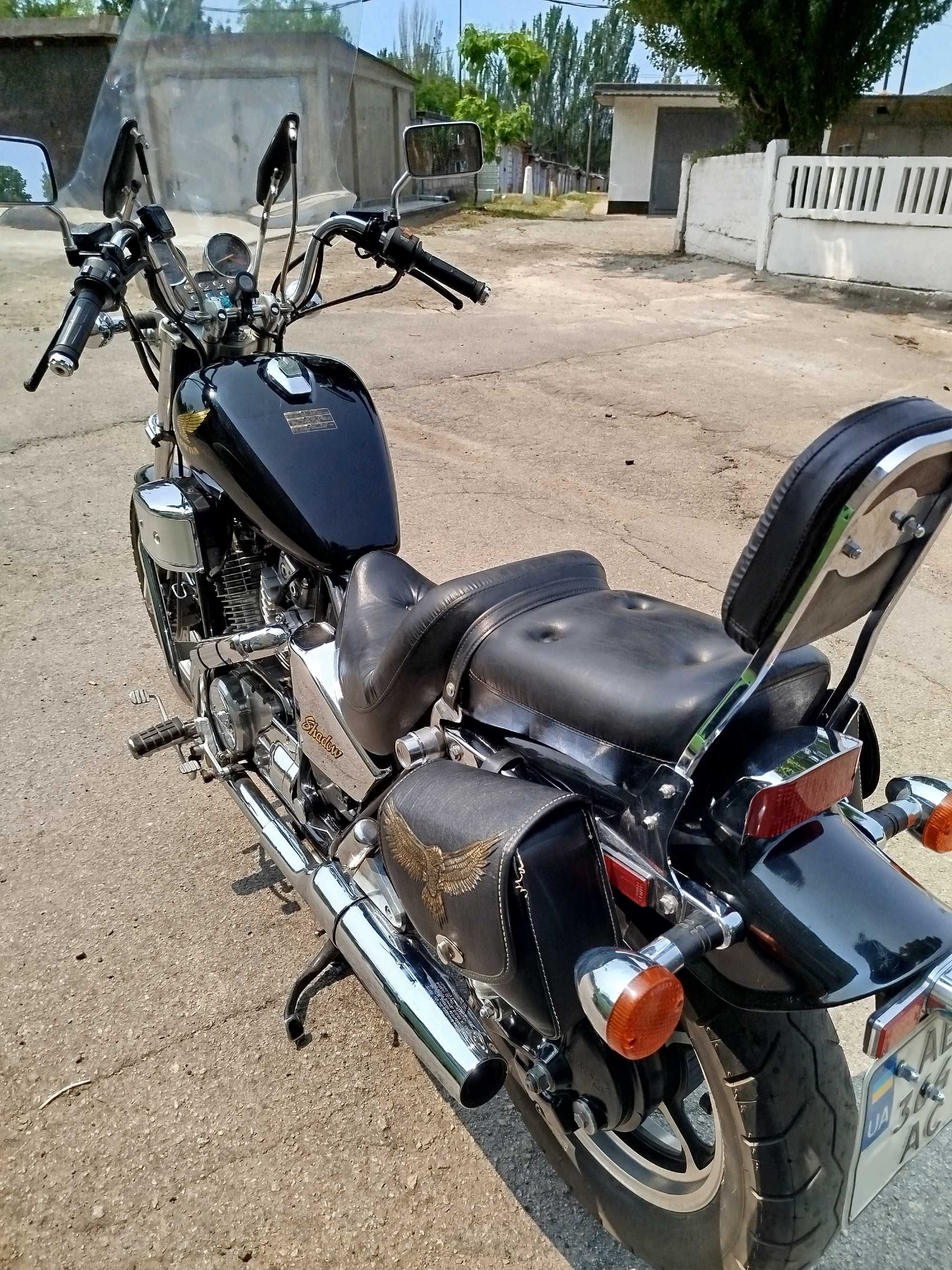 Продам мотоцикл Honda VT700C.