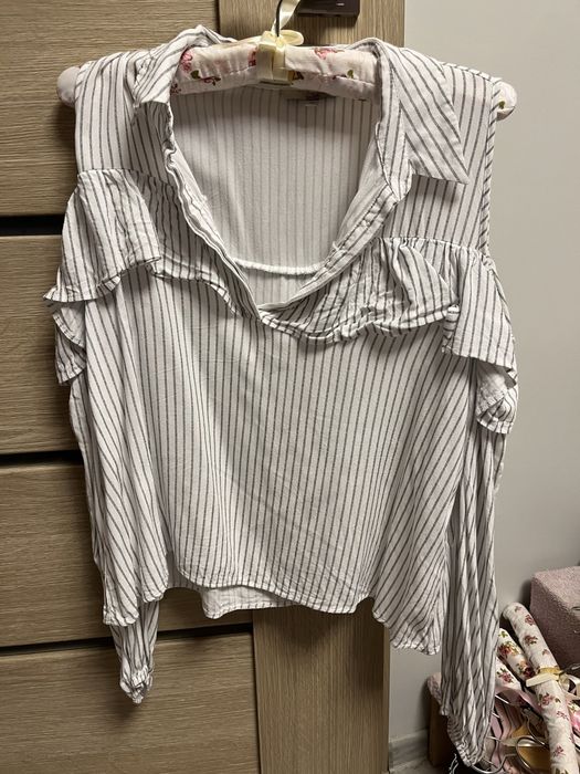 Koszula z odkrytymi ramionami