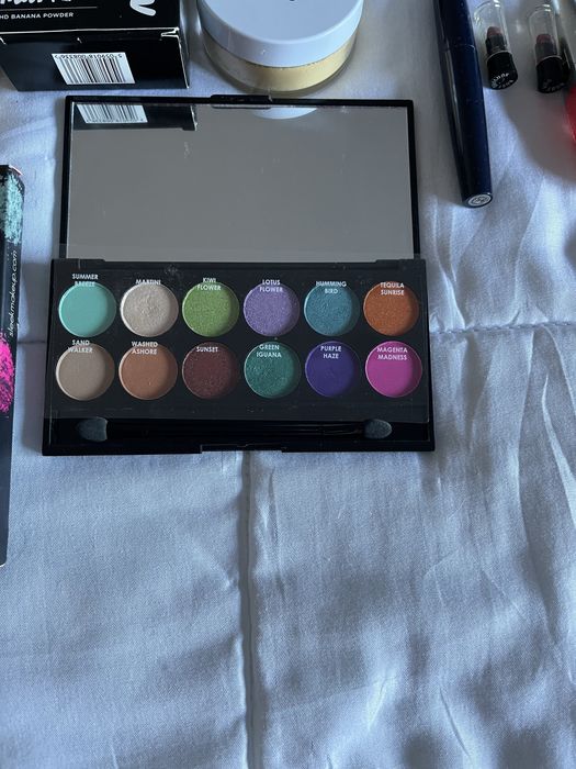 Pack de artigos higiene e maquilhagem