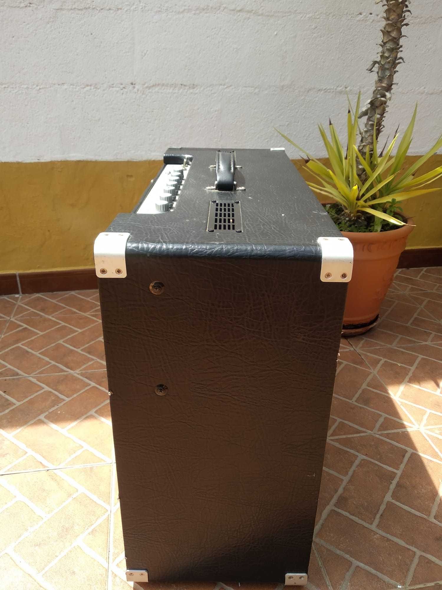 Amplificador Crate V33 2x12" Guitar Combo