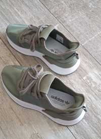 Кросівки Adidas  35,5"