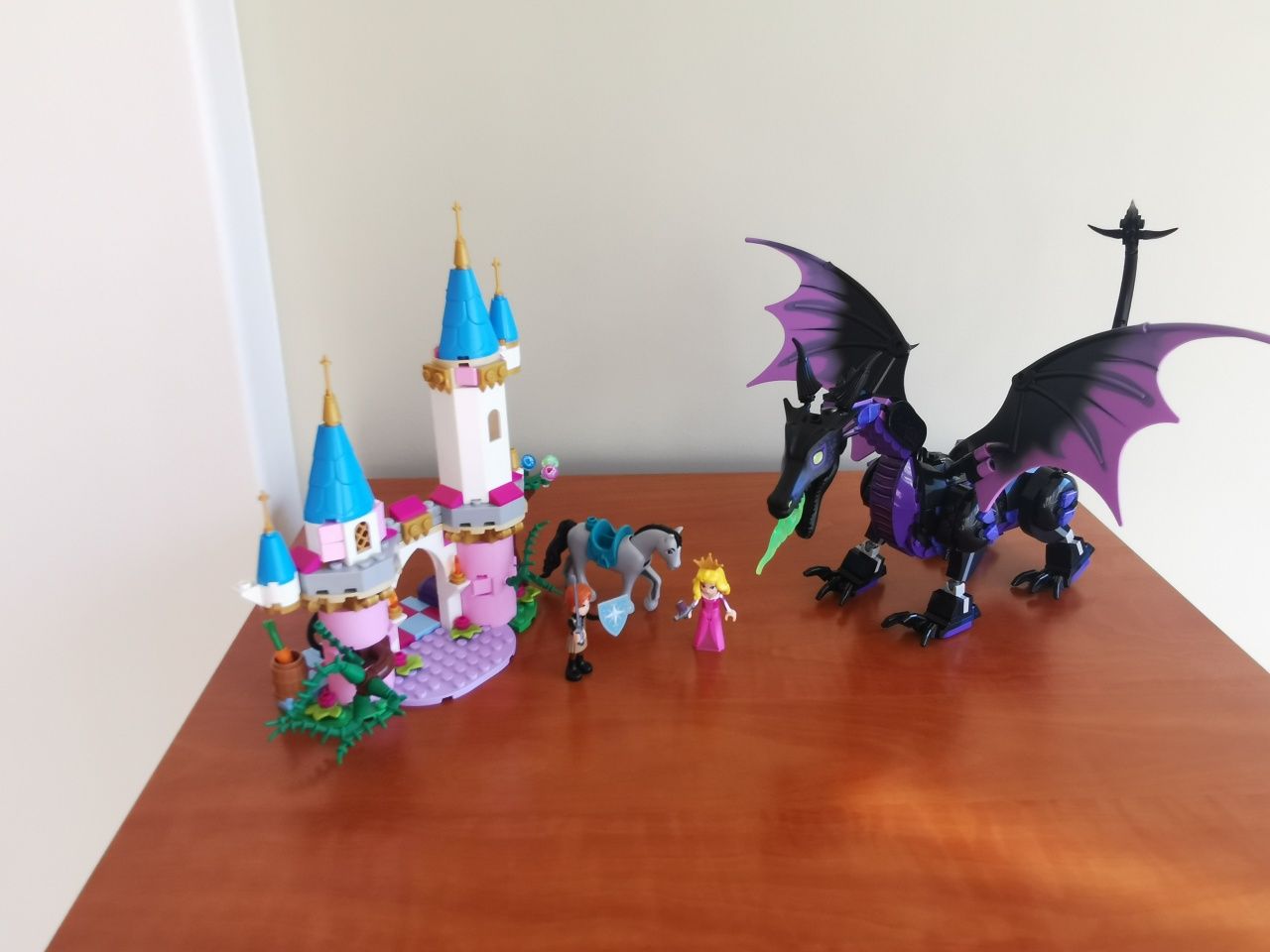 Lego 43240 Maleficent's Dragon Form and Aurora's Castle