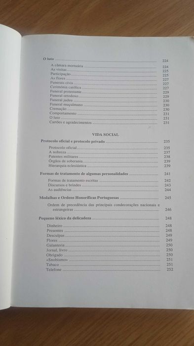 Guia Larousse das Boas Maneiras de Sabine Denuelle