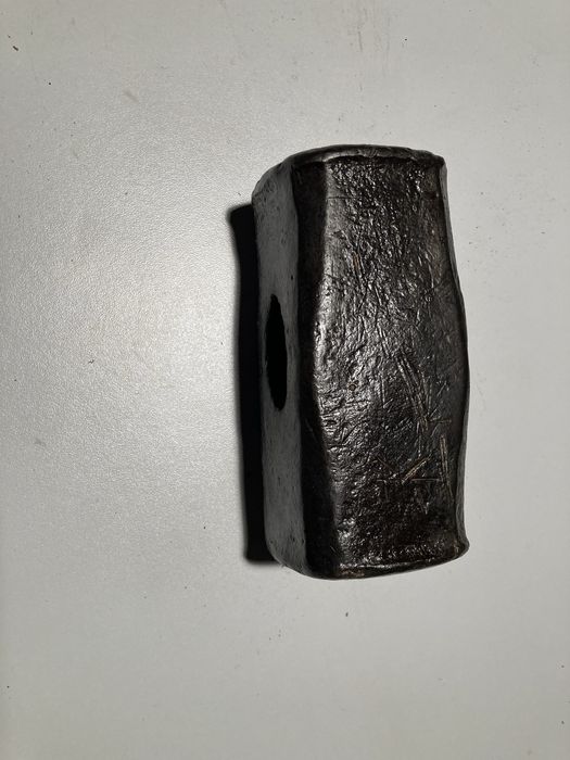 Duży młot budowlany 5 kg wyburzeniowy.