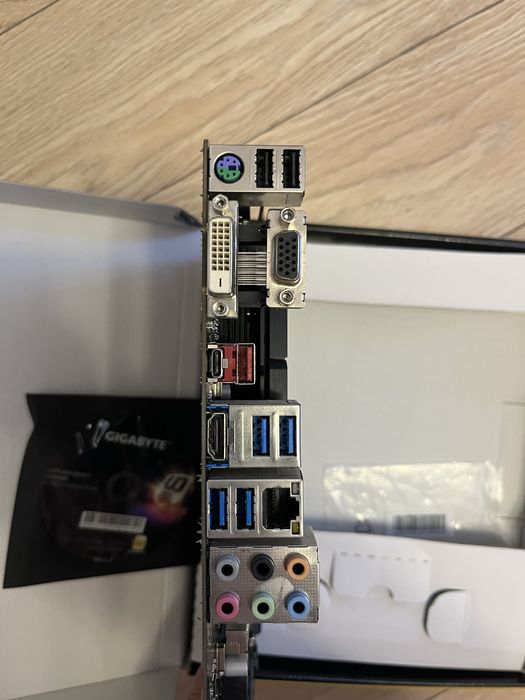 Материнська плата GIGABYT Z370 HD3P(не працююча)