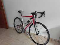 Linda bicicleta trek vermelha e branca único dono e ótimo estado