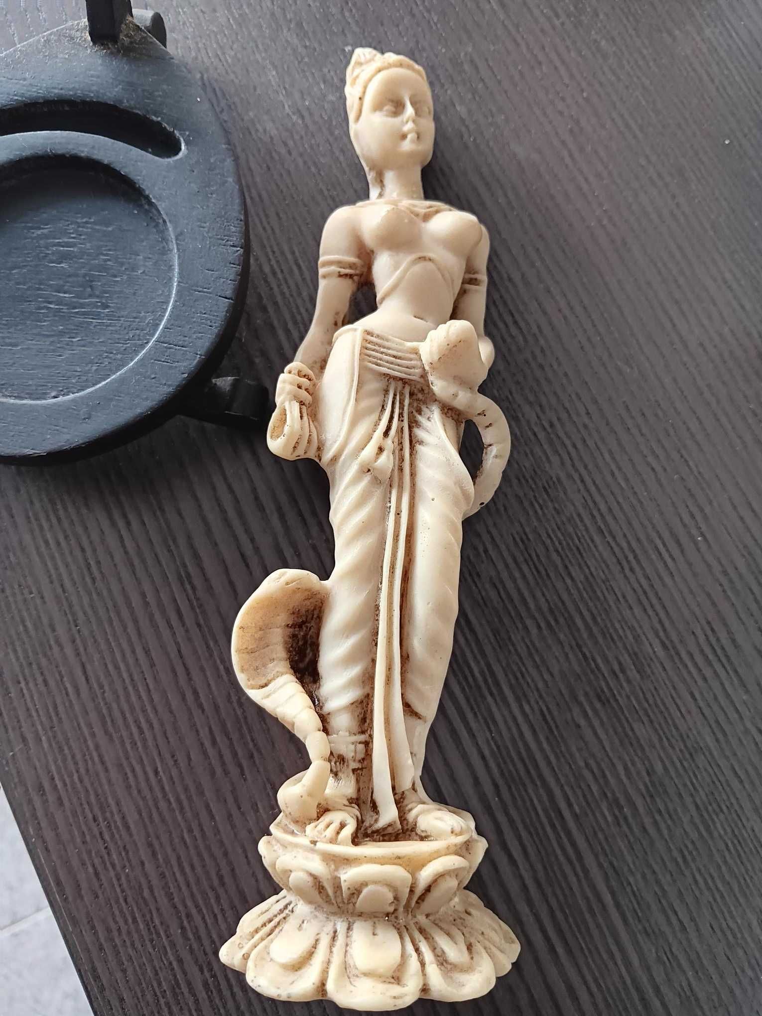 Estátua indiana, divindade hindu, deusa com serpente em resina anos 90