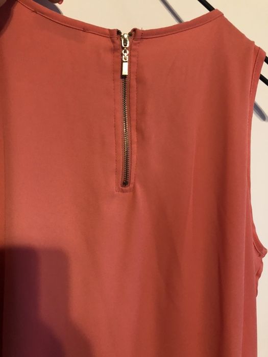 Sukienka z łańcuszkiem