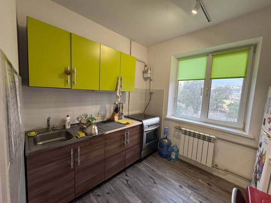 Продам 4ком.квартиру. Каменское. Левобережный 10 район.  4этаж. ОСББ.