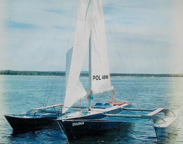 Yacht zaglowy trimaran