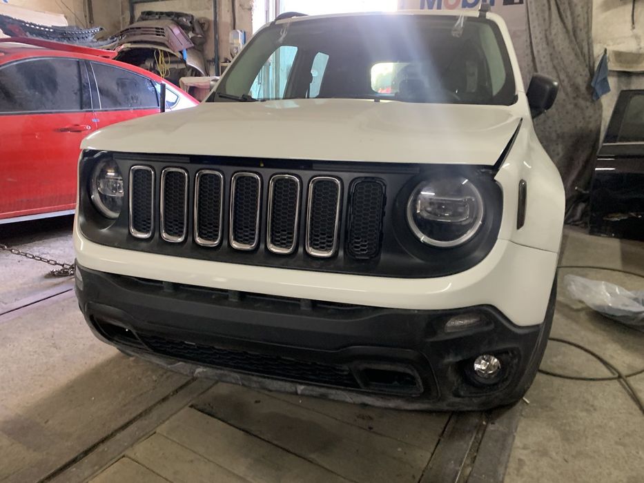 Jeep Renegade 2020 Фары LED Xenon Гологен  Ренегад