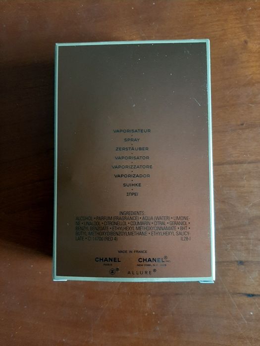 Caixa e frasco de perfume Allure Chanel