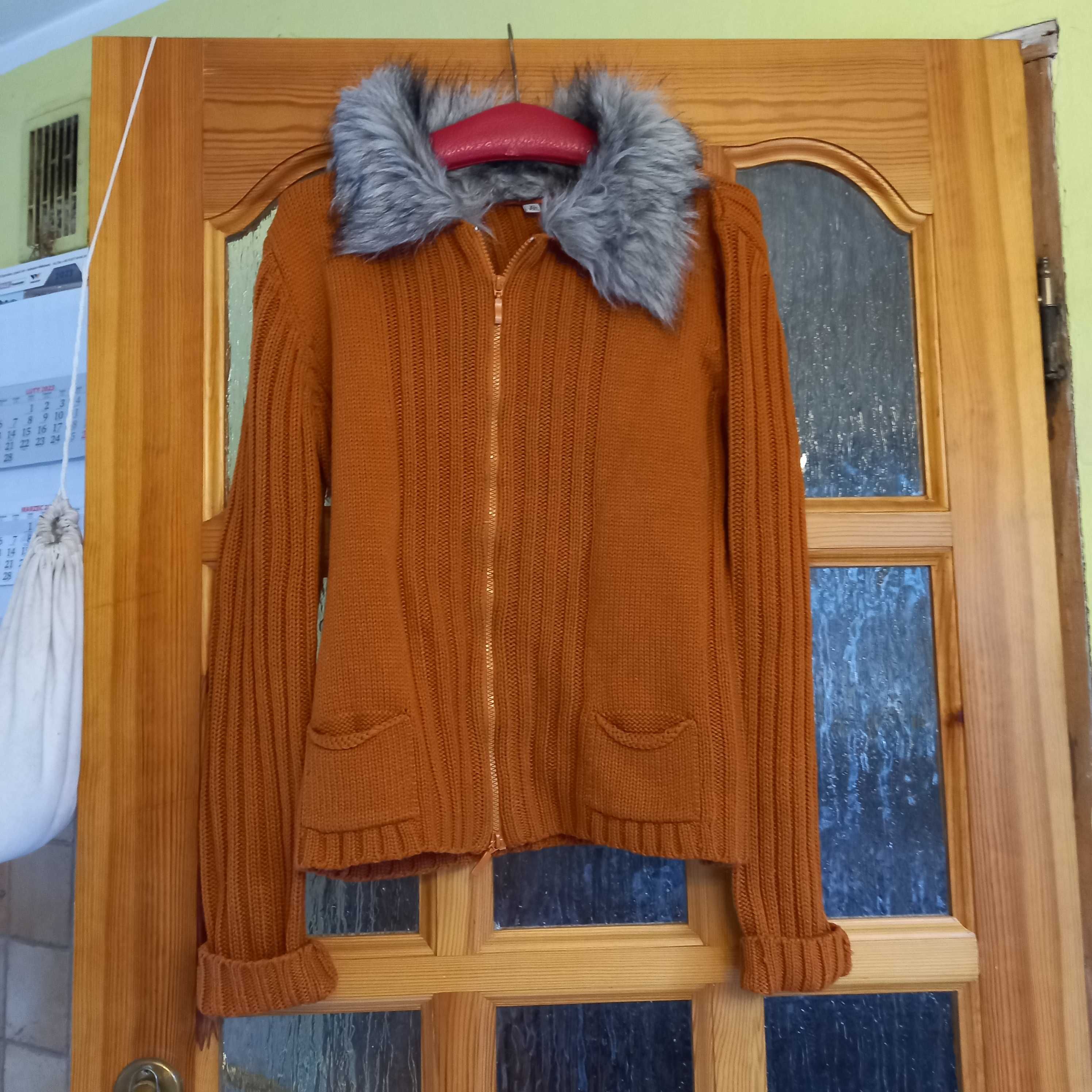 sweter z puszystym kołnierzykiem-nowy