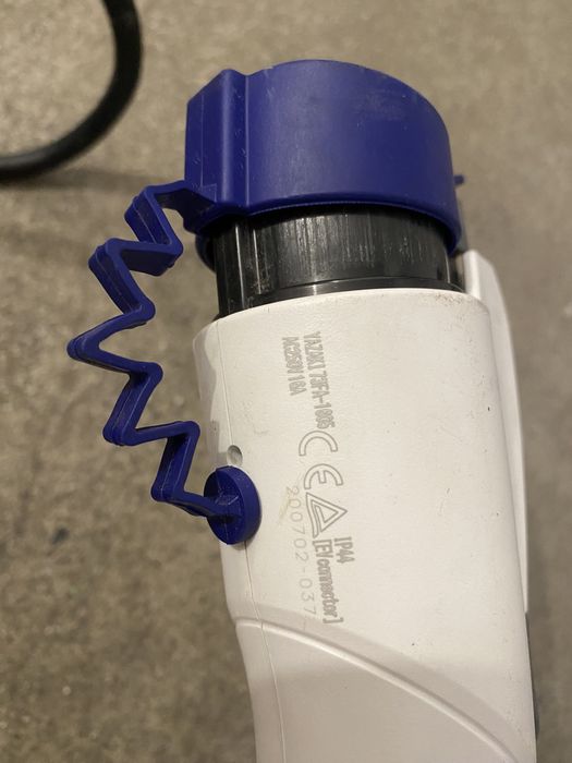 Зарядний пристрій інвертор 230 V Мітсубісі Outlander PHEV