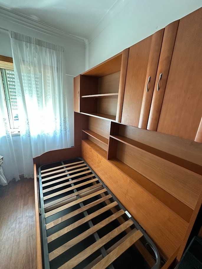 Cama dupla com estante + 2 colchoes