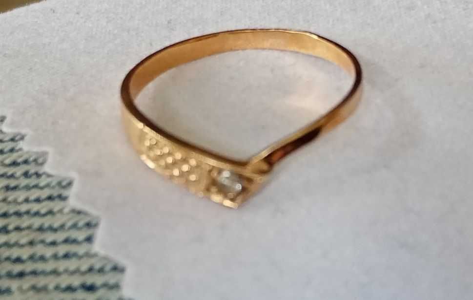 złoty pierścionek z oczkiem - 1,02 g - vintage