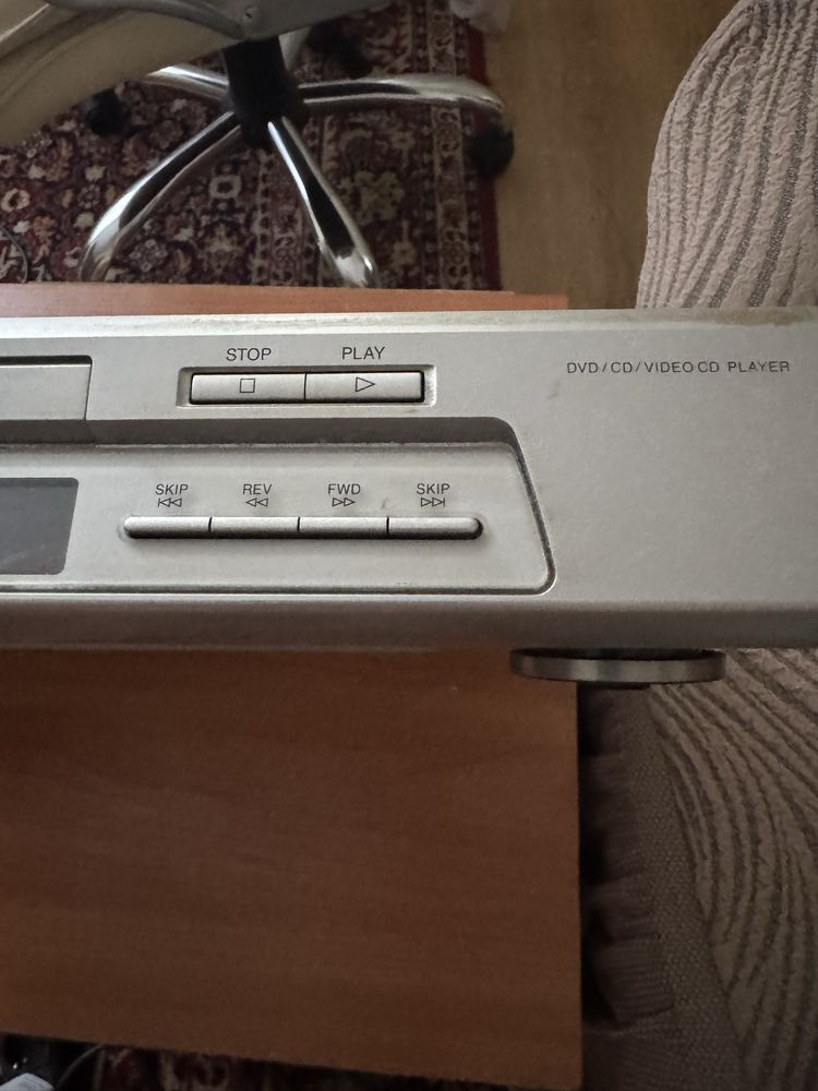Видеомагнитофон Sharp dv-740