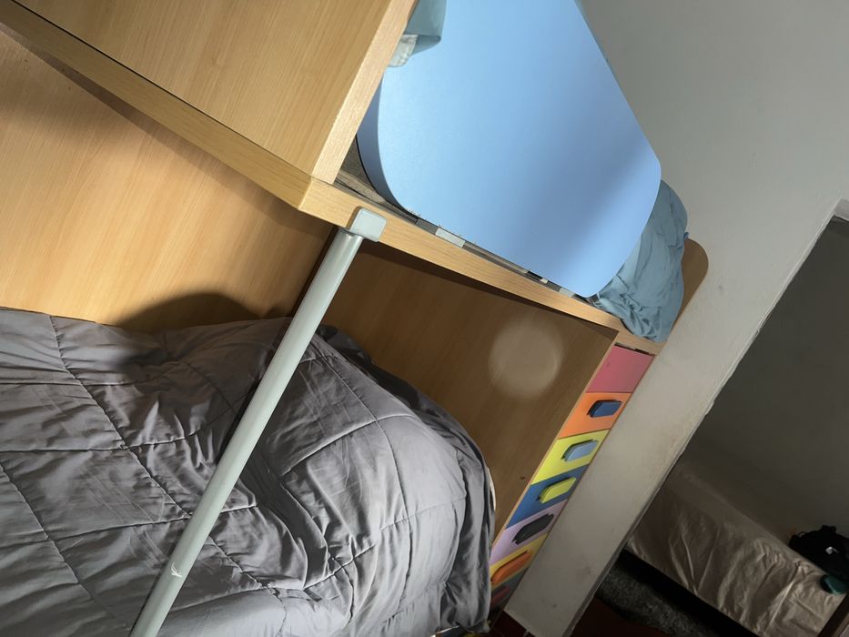Cama superposta 2 colchoes e secretaria