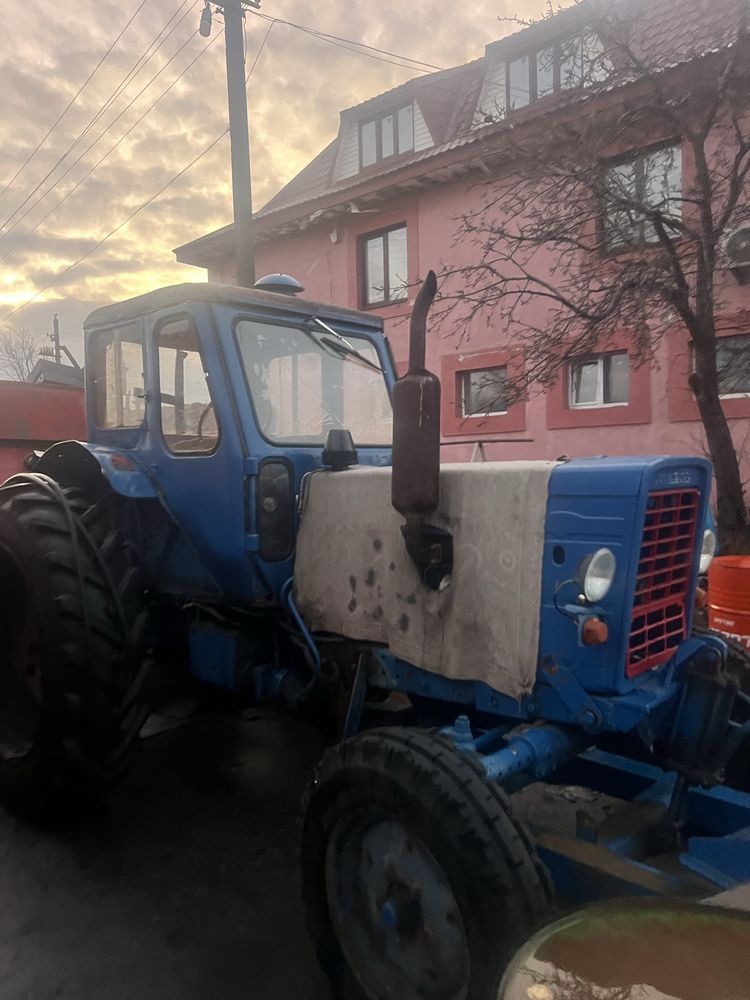 МТЗ 50 для копаня траншей та прибиранн снігу