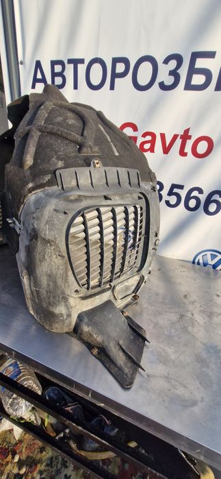 Підкрилки, локери передні VW Touareg NF 7p 10-18р