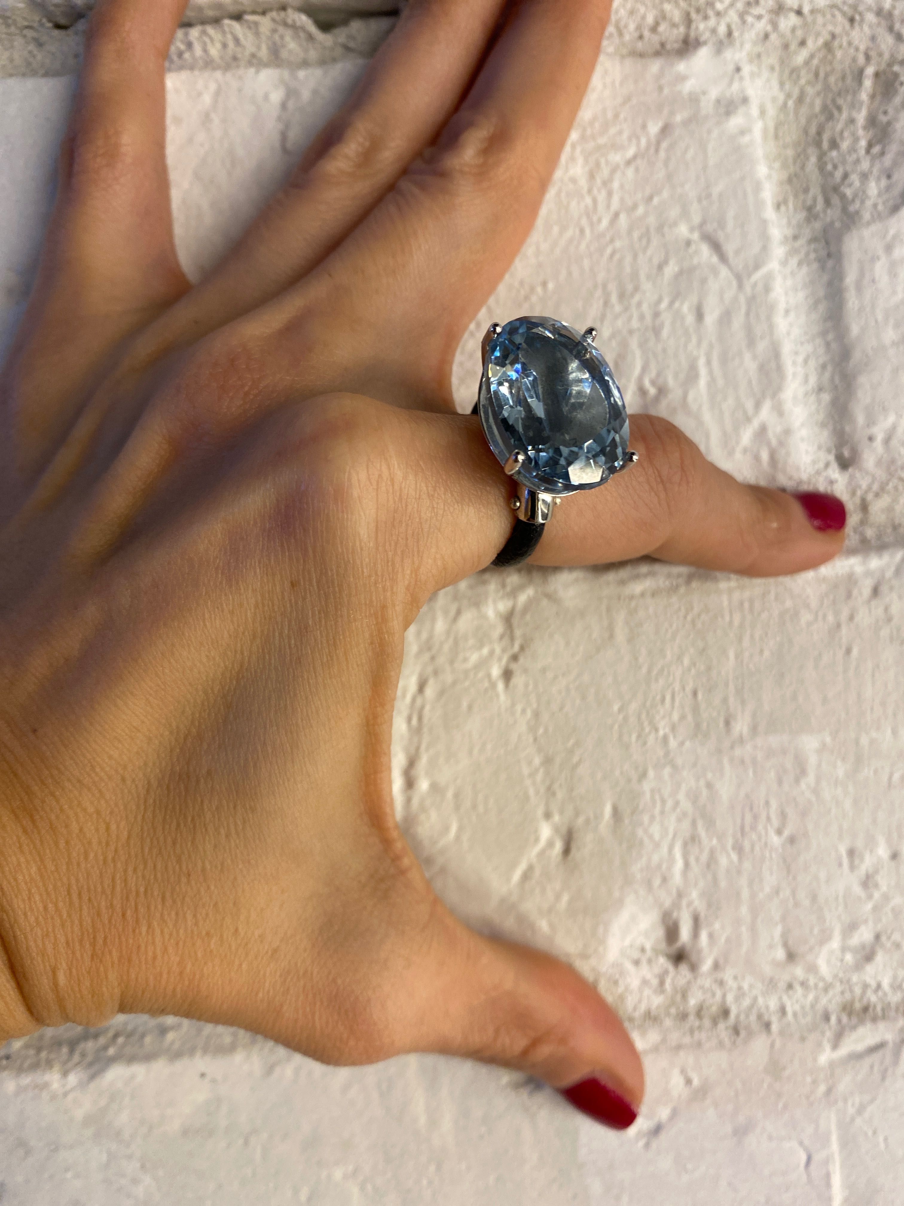 Przepiękny srebrny pierścień z topazem TOUS