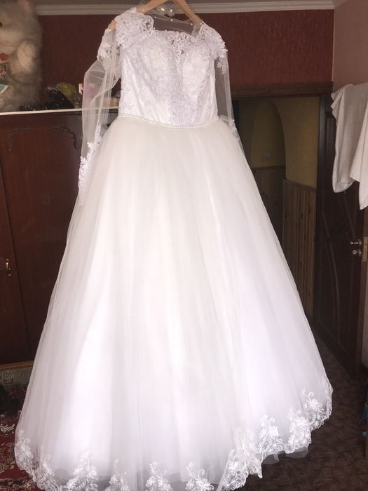 Продам весільну сукню