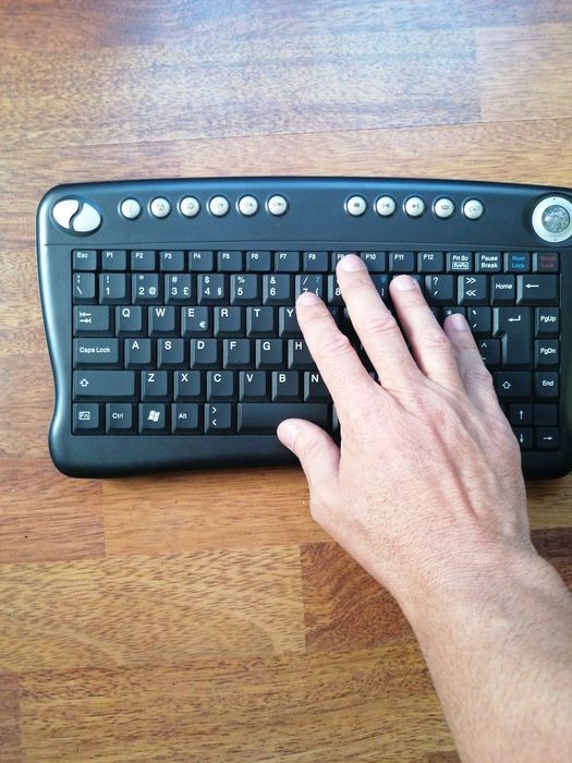 Teclado multimédia sem fios MKPLUS