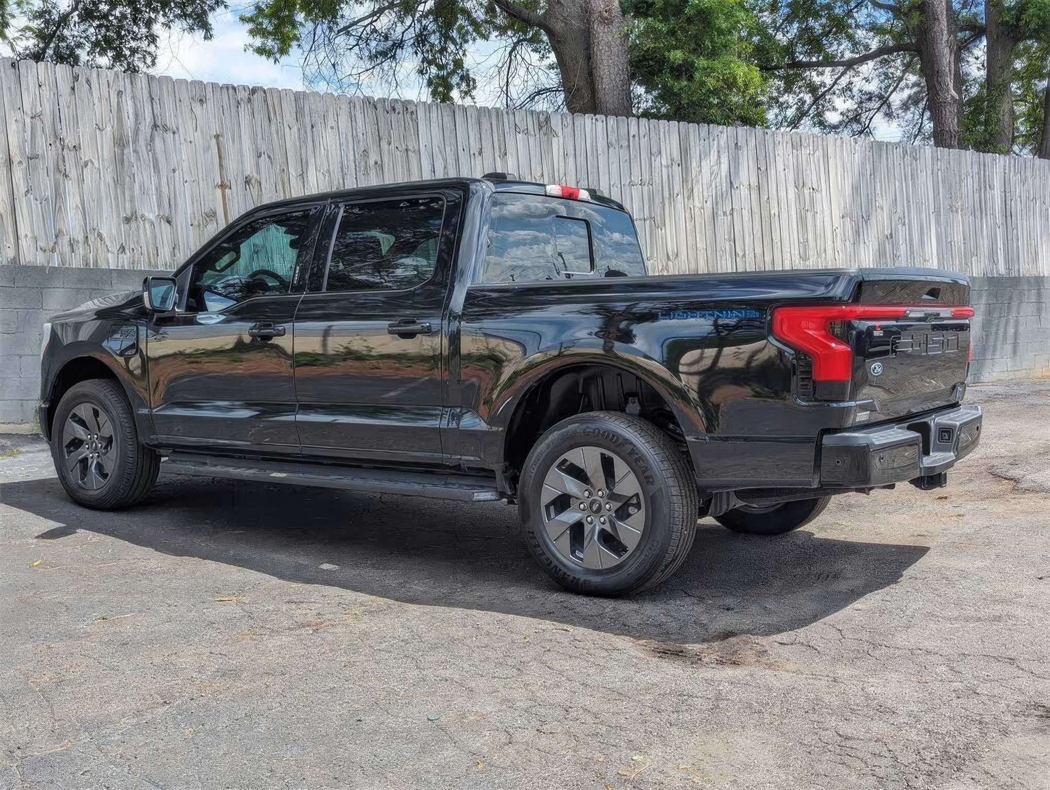 2023 Ford F-150 Lightning Pro SuperCrew