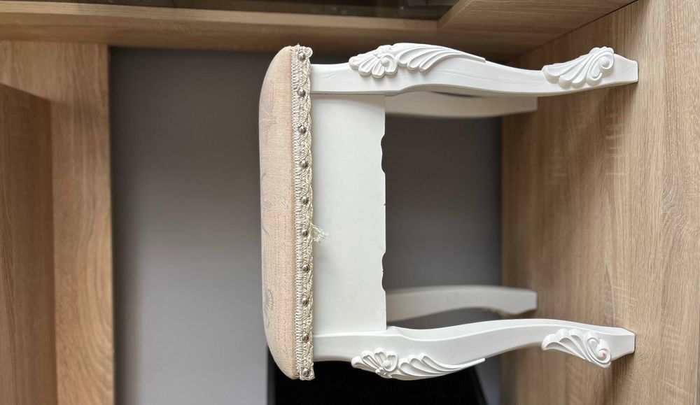 Taboret od toaletki