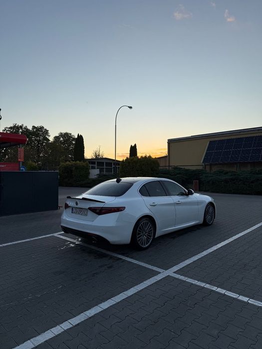 Alfa Romeo Giulia Alfa Romeo Giulia 2.0 280KM RWD • Panorama • Harman/Kardon • Tryb RACE