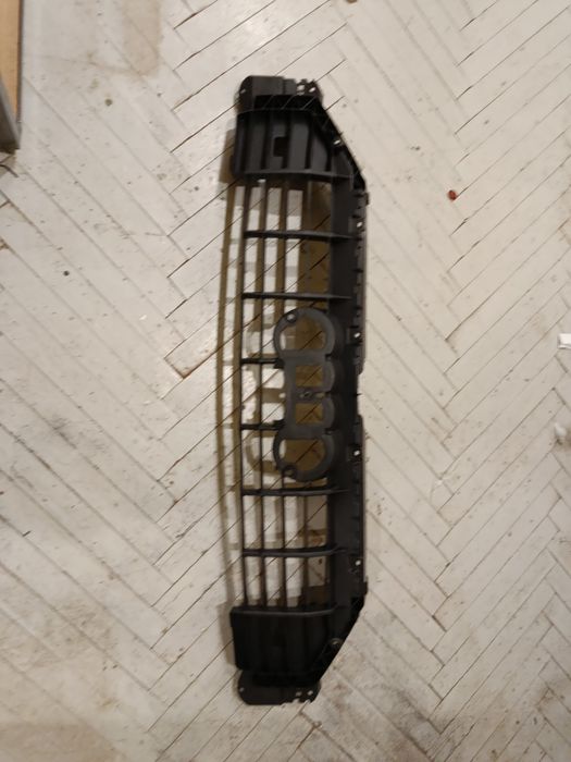 Audi Q3 83A Підрешітник Кронштейн Кріплення Решітки Радіатора