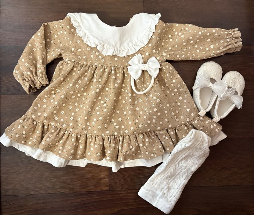 Продам дитячик комплектик ( сукня, колготки, пінетки, повʼязка)