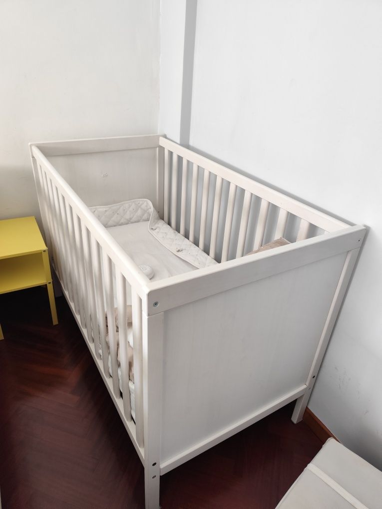 Berço IKEA com colchão