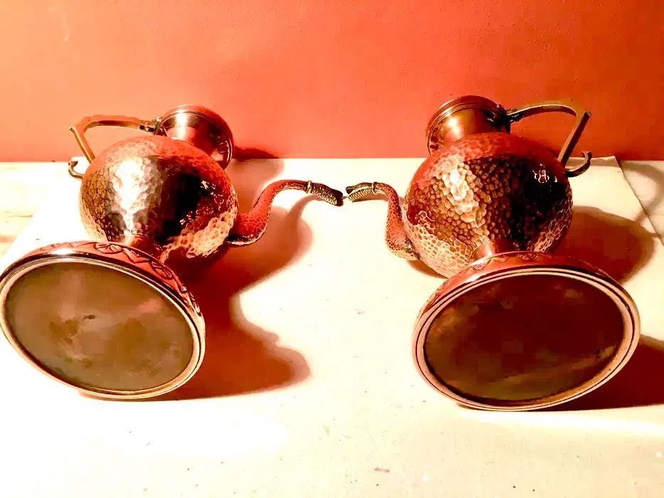 2 GALHETAS em cobre e latão martelados - 1a metade do séc.  XX