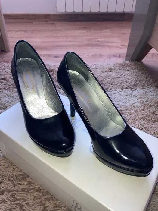 Czarne szpilki damskie