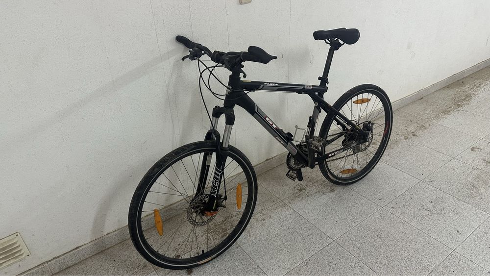 Bicicleta BTT GT Avalanche 3.0