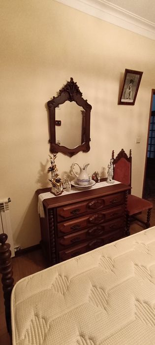 Quarto em Madeira completo , colchão á parte