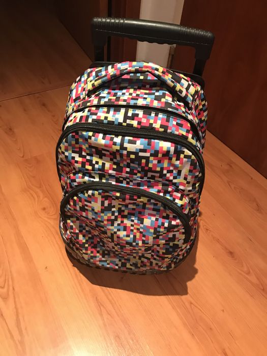 Mochilas   multiusos  com trolei e alcas para por as costas)