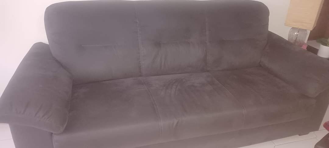 Sofa , cor cinza , 3 lugares em bom estado