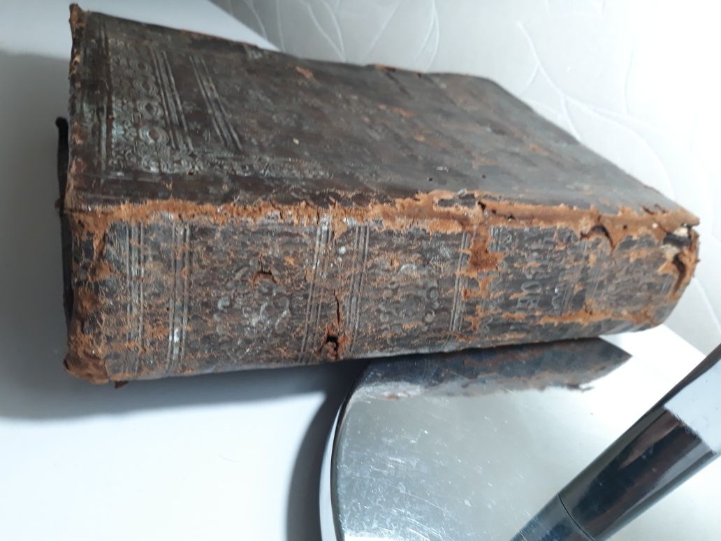8Книга церковная 18век часовник